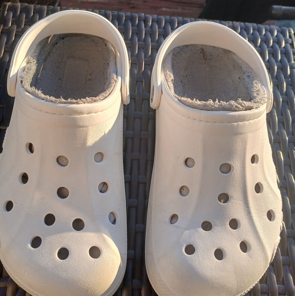 CROCS Women's Classic White Slippers - Picture 1 of 15